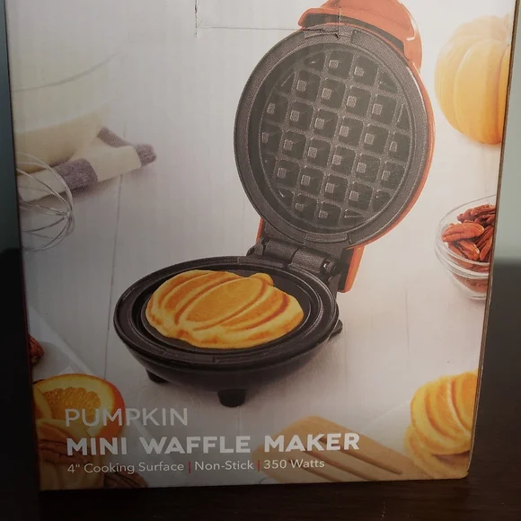 Pumpkin mini waffle maker Dash halloween autumn fall breakfast spooky appliance - Picture 3 of 4